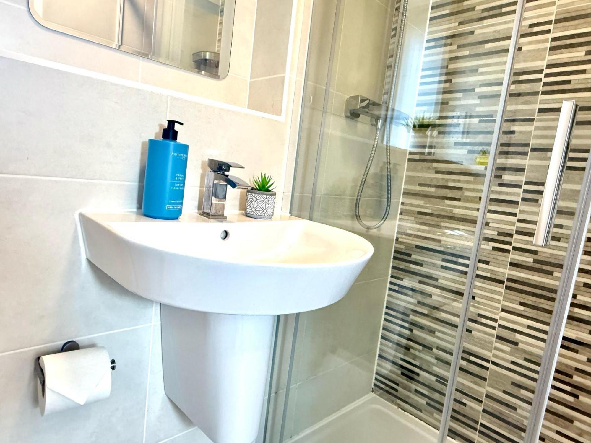 Walnut Flats-F5, Stylish 1-Bedroom - Parking, Netflix, Wifi - Close To Oxford, Bicester & Blenheim Palace Кідлінґтон Екстер'єр фото